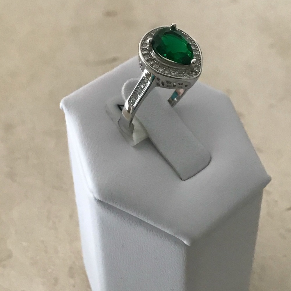 Sale $30! Sterling Pear Shape Halo Emerald Cz Ring. - Picture 7 of 16
